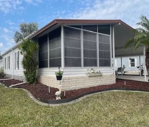 5707 45th St E #90, Bradenton, FL 34203