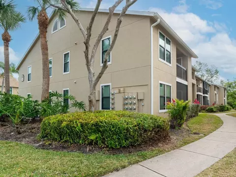 4001 Crockers Lake Blvd #11, Sarasota, FL 34238