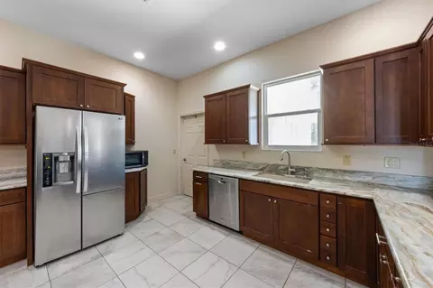 Kitchen - 3310 Twin Rivers Trl, Parrish, FL 34219 photo 3 of 4