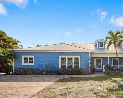 215 75th St, Holmes Beach, FL 34217