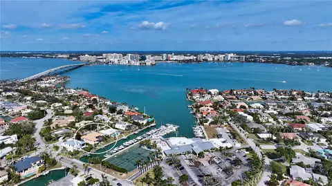 279 Robin Dr, Sarasota, FL 34236