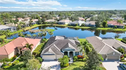 4921 Woodhurst Dr, Sarasota, FL 34243