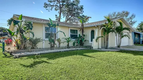 2407 Amanda Dr, Sarasota, FL 34232
