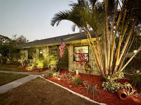 5041 Barrington Cir #802, Sarasota, FL 34234