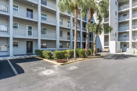 3050 Lake Bayshore Dr #O-108, Bradenton, FL 34205