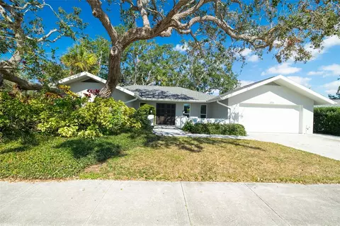 2903 Mayflower St, Sarasota, FL 34231