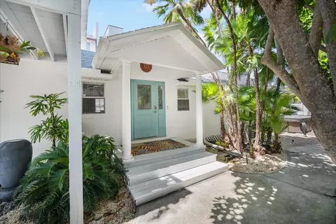 2211 Avenue C, Bradenton Beach, FL 34217