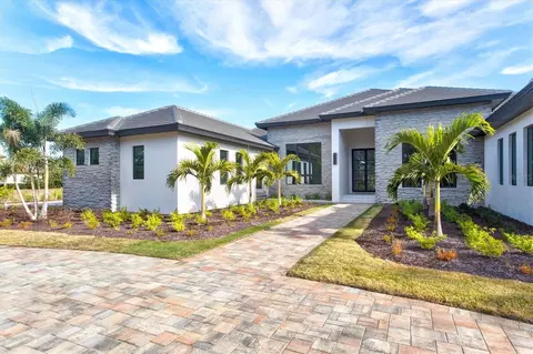8487 Lindrick Ln, Bradenton, FL 34202