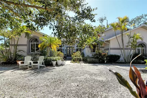 746 Plymouth St, Sarasota, FL 34242