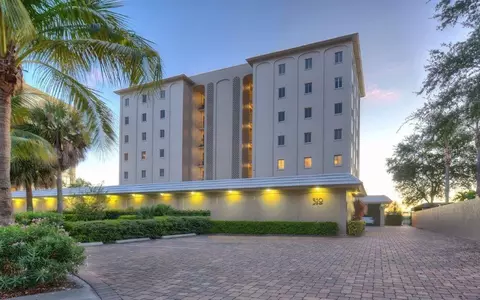 350 Golden Gate Pt #11, Sarasota, FL 34236