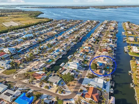 4119 Royal Palm Dr, Bradenton, FL 34210