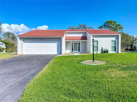 7225 Las Casas Dr, Sarasota, FL 34243