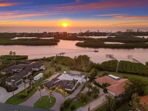 525 S Shore Dr, Osprey, FL 34229