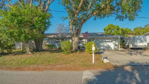 7272 Cass Cir, Sarasota, FL 34231