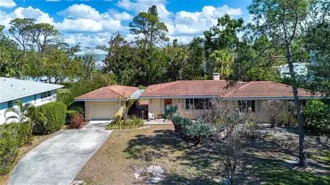 1555 Flower Dr, Sarasota, FL 34239