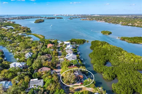 5236 Siesta Cove Dr, Sarasota, FL 34242
