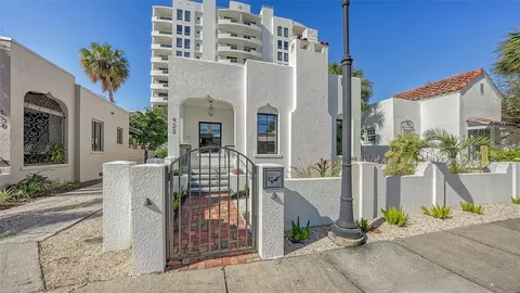 422 Burns Ct, Sarasota, FL 34236