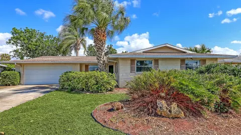 2472 Breakwater Cir, Sarasota, FL 34231
