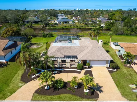 2118 Tanglewood Dr, Sarasota, FL 34239