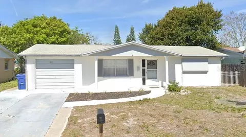 3221 Atlantis Dr, Holiday, FL 34691