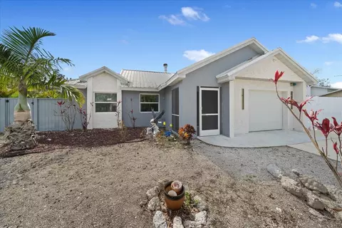 5002 Bunyan St, Sarasota, FL 34232