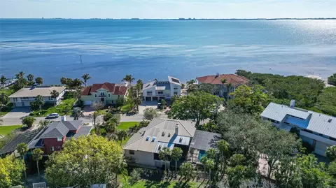 4003 Bayside Dr, Bradenton, FL 34210