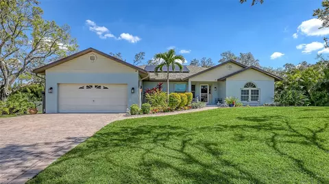 6079 Ravenwood Dr, Sarasota, FL 34243