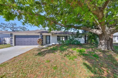 7104 13th St E, Sarasota, FL 34243