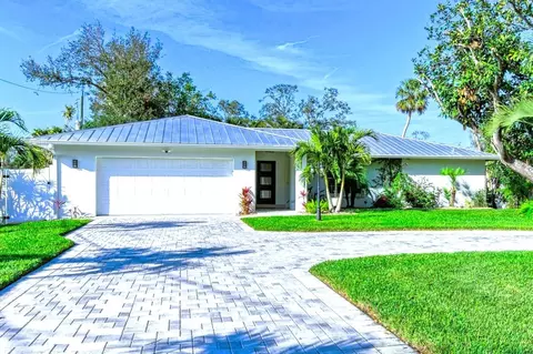 405 Magellan Dr, Sarasota, FL 34243