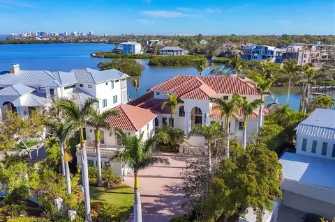 1137 N Lake Shore Dr, Sarasota, FL 34231