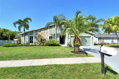4712 Glenbrooke Dr, Sarasota, FL 34243