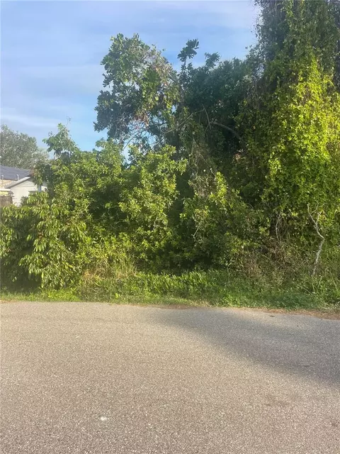 Colleen Street, Sarasota, FL 34231