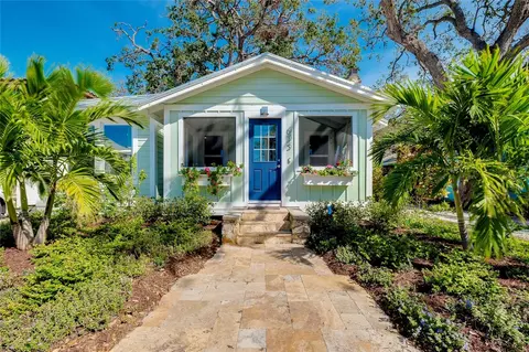 635 Ohio Pl, Sarasota, FL 34236