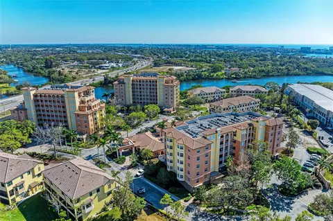 5591 Cannes Cir #403, Sarasota, FL 34231
