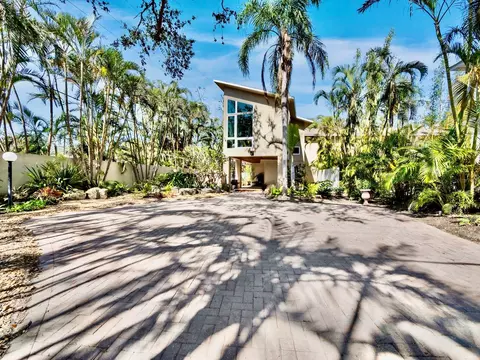 3911 Roberts Point Rd, Sarasota, FL 34242