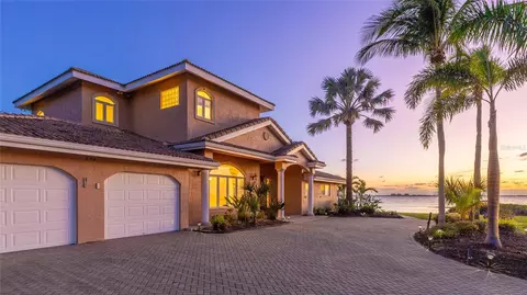 202 Gaines Ave, Sarasota, FL 34243