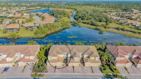 1239 Burgos Dr #305, Sarasota, FL 34238