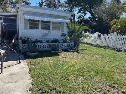 104 Pearl Ave N, Nokomis, FL 34275