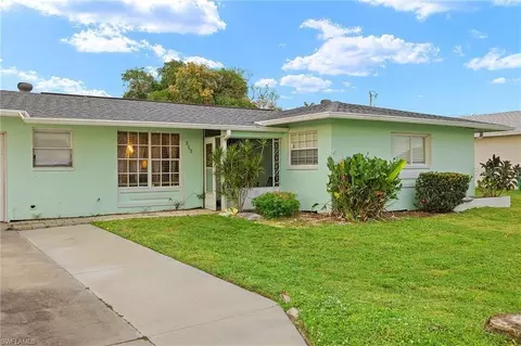 313 SE 14th Ter, Cape Coral, FL 33990