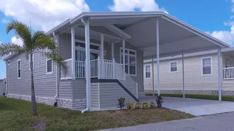 285 Nassau Dr, Palmetto, FL 34221