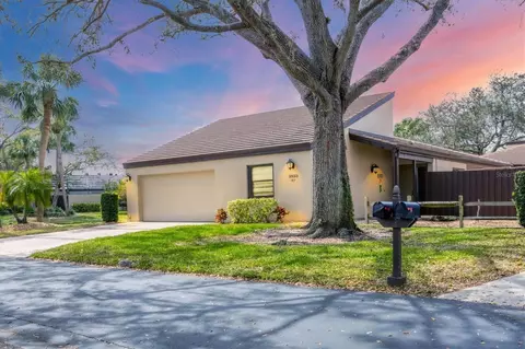 3933 Glen Oaks Manor Dr, Sarasota, FL 34232