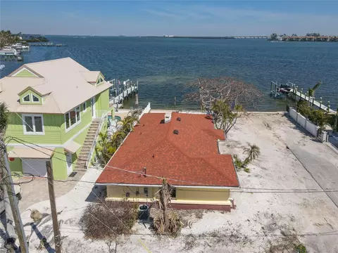118 9th St N, Bradenton Beach, FL 34217
