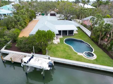110 Faubel St, Sarasota, FL 34242