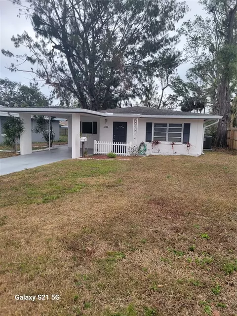1807 27th St W, Bradenton, FL 34205
