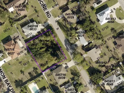Lucine Road, Venice, FL 34293