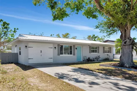 5026 Brookmeade Dr, Sarasota, FL 34232