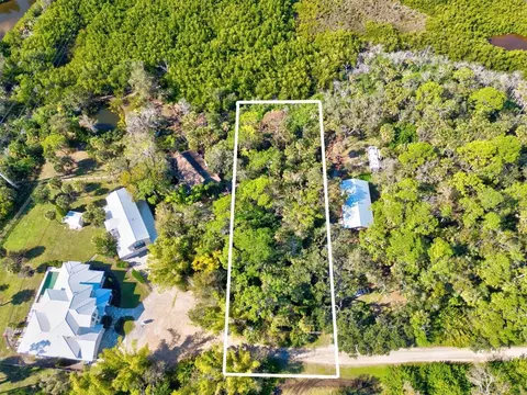 835 Hollowood Cir, Nokomis, FL 34275