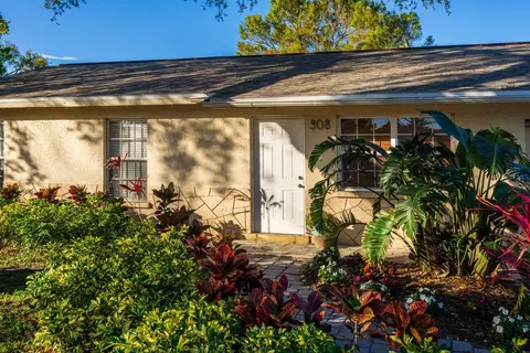 308 67th St NE, Bradenton, FL 34208