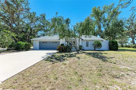 2402 Scenic Dr, Venice, FL 34293