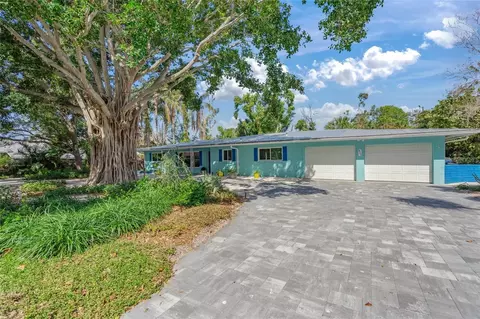 425 Poincianna Dr, Sarasota, FL 34243